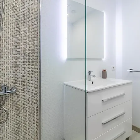 Flatguest Einstein + Pool + Bbq + 2 Bdr Сasa de vacaciones
