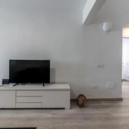 Flatguest Einstein + Pool + Bbq + 2 Bdr * San Bartolome de Tirajana (Gran Canaria)