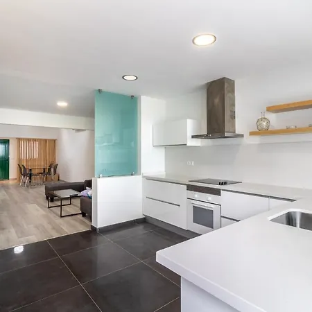 Flatguest Einstein + Pool + Bbq + 2 Bdr Holiday home *