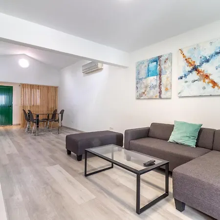 Flatguest Einstein + Pool + Bbq + 2 Bdr Holiday home San Bartolome de Tirajana (Gran Canaria)